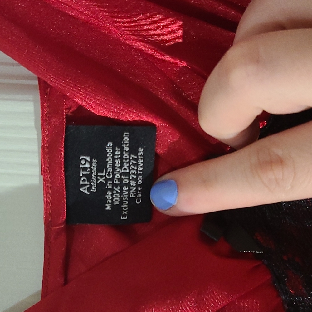 Red Slip - Picture 3 of 3